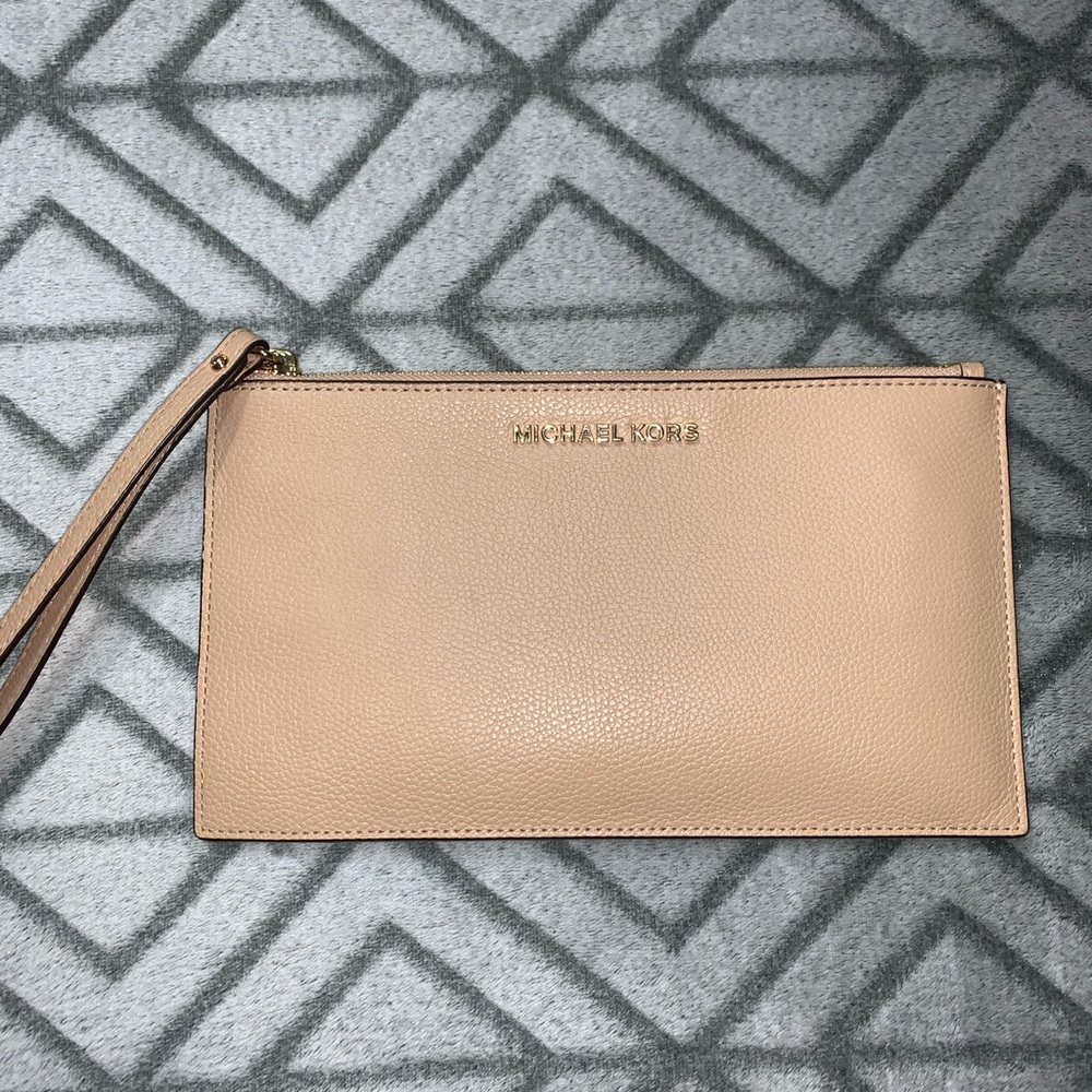 Micas Kors  Wristlet